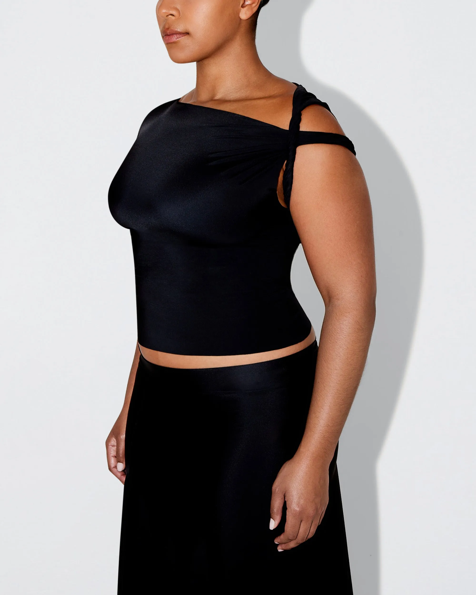 Sleek Stretch Twisted Top | Black